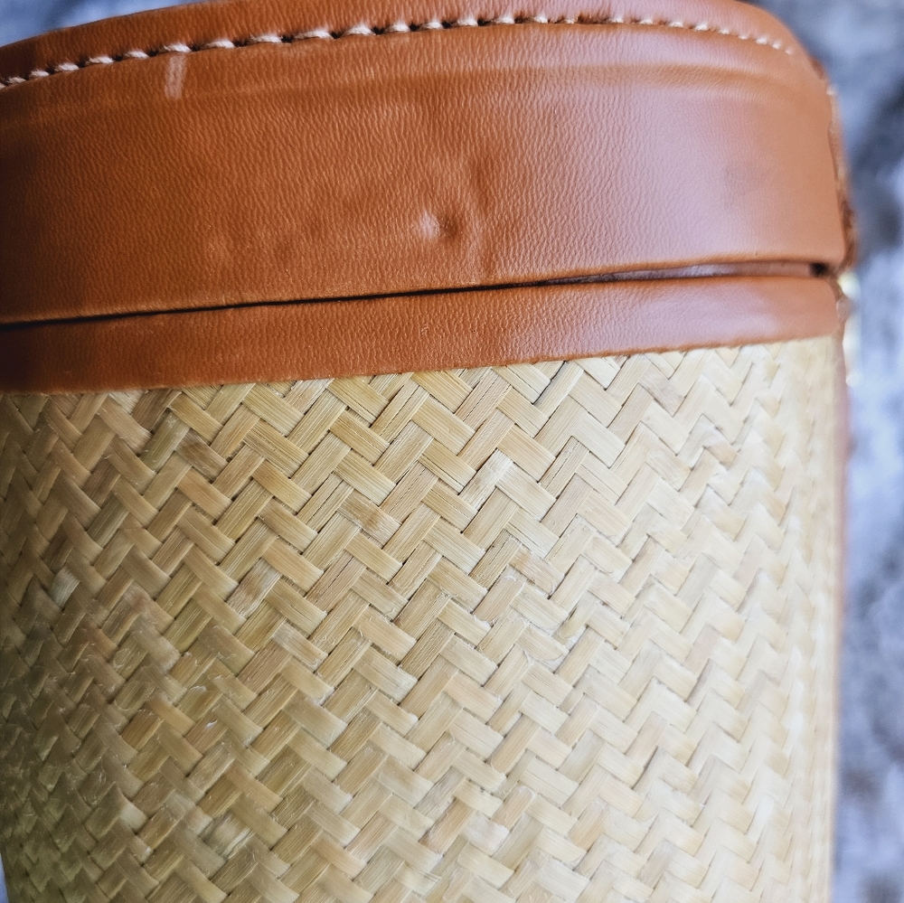 Cosmetic/Handbag - Picture 8 of 9